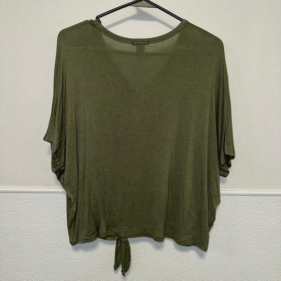 Women's Rue21 Green Button Front Tie Hem Short Sleeve Tee Medium Cozy - Picture 6 of 8